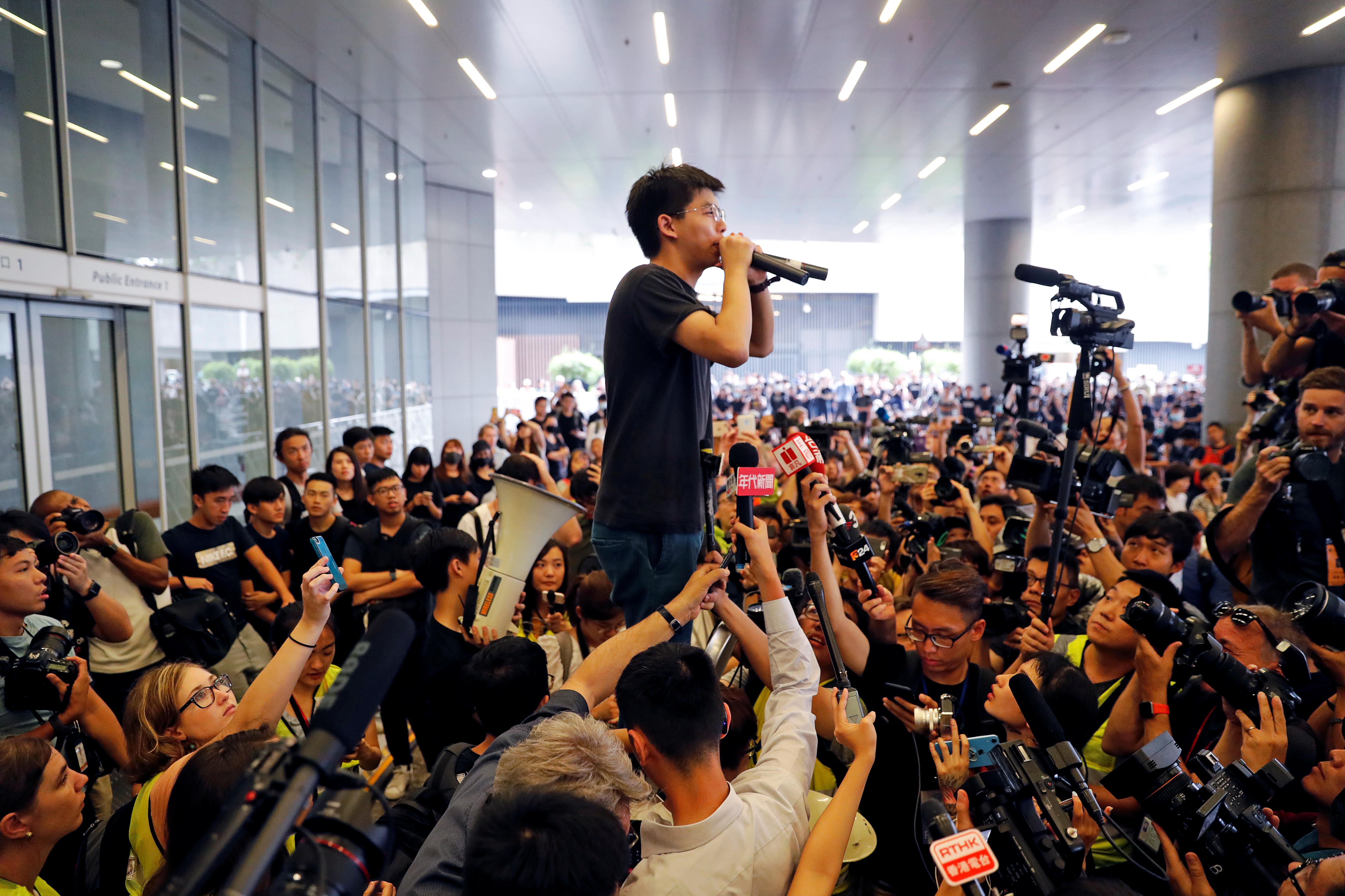 Hong Kong'da protesto! Ünlü aktivist Joshua Wong eylemlere katıldı