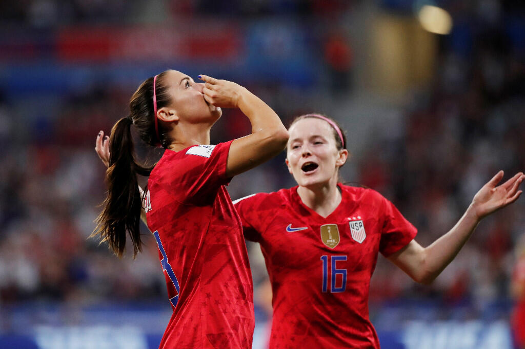 Alex Morgan gol sevincinde öyle bir hareket yaptı ki...