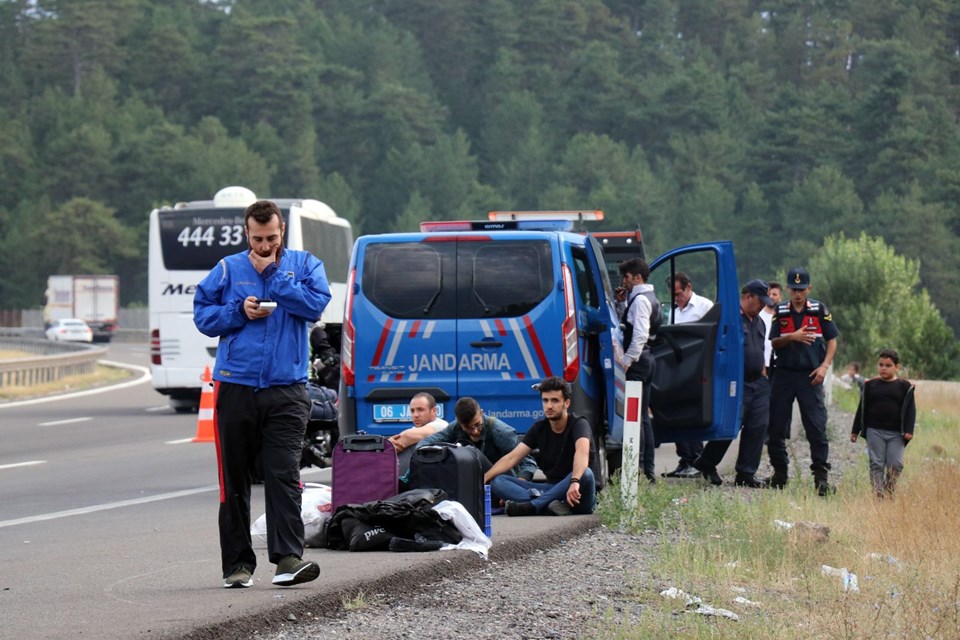 TEM'de panik! Seyir halindeki otobüs cayır cayır yandı