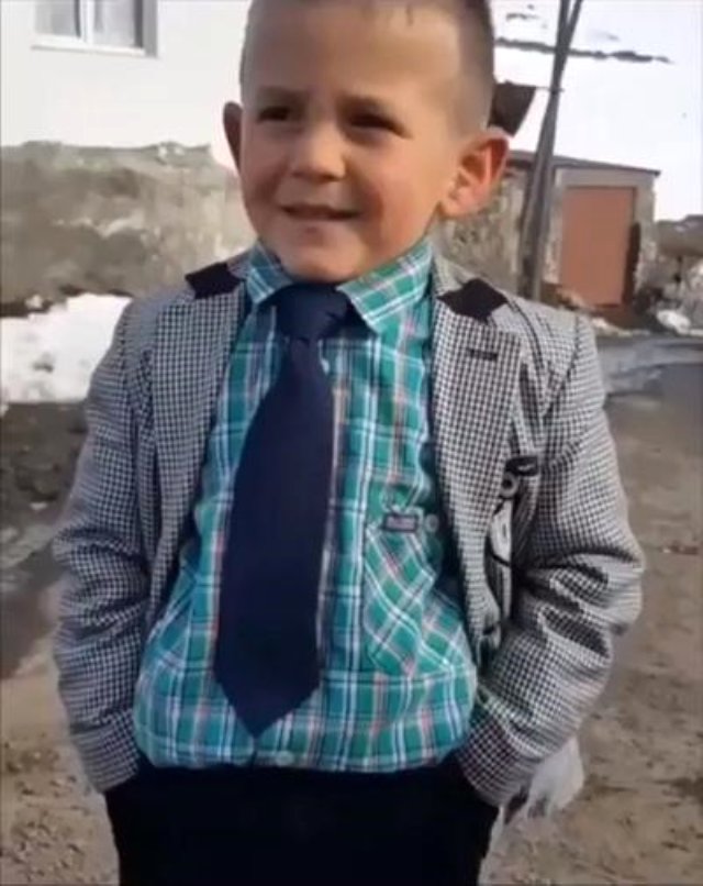 Muhtar olmak isteyen Çağatay'ın görüntüleri sosyal medyayı salladı