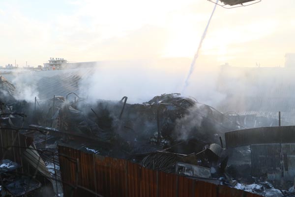 Adana'da geri dönüşüm fabrikasında korkutan yangın!