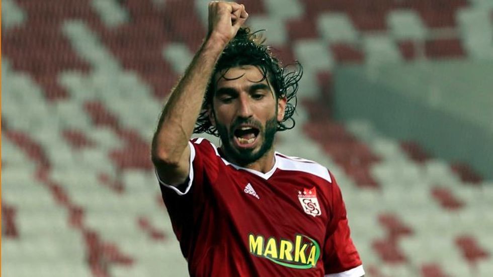 Burhan Eşer kimdir, aslen nerelidir kaç yaşındadır? Eşer hangi takımda oynuyor?