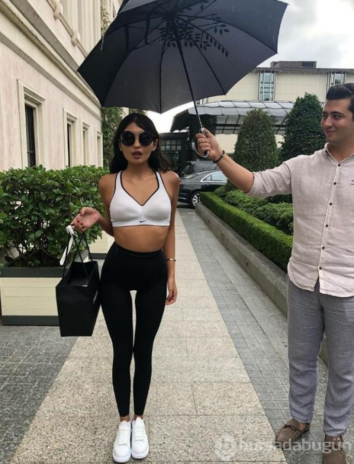 Bahar Candan'ın göbeği sosyal medyayı salladı