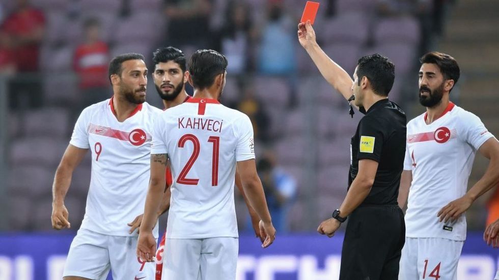 Tunus-Türkiye maçında gergin anlar yaşandı