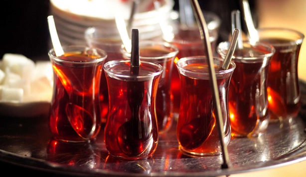 Siyah çayın faydaları nelerdir? Neye iyi gelir? Hangi tedavilerde kullanılır?