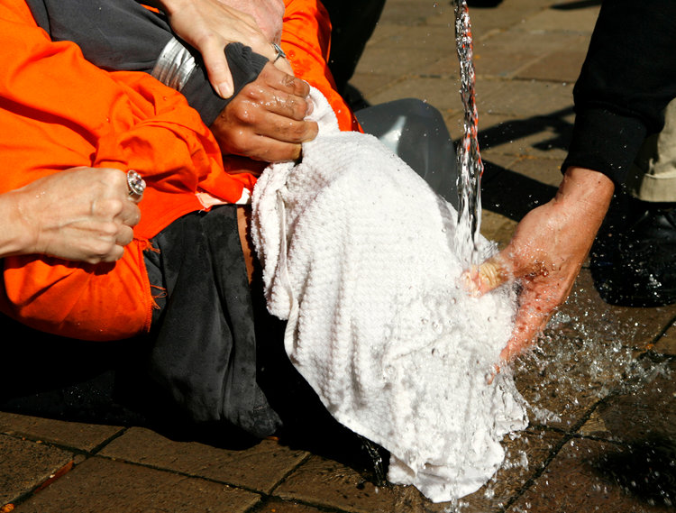 Waterboarding İşkence Yöntemi Nedir, Nasıl Uygulanır