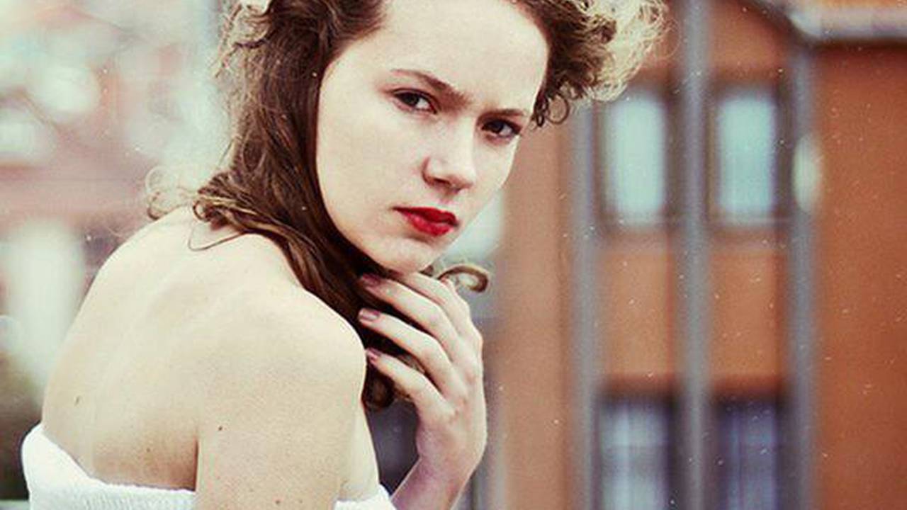 Ece Çeşmioğlu Kimdir | Yuvamdaki Düşman Dizisinin Oyuncusu