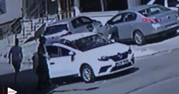 Kartal'da sokakta kızı taciz eden kağıt toplayıcısı, kuaföre sığınınca namaz kıldı!