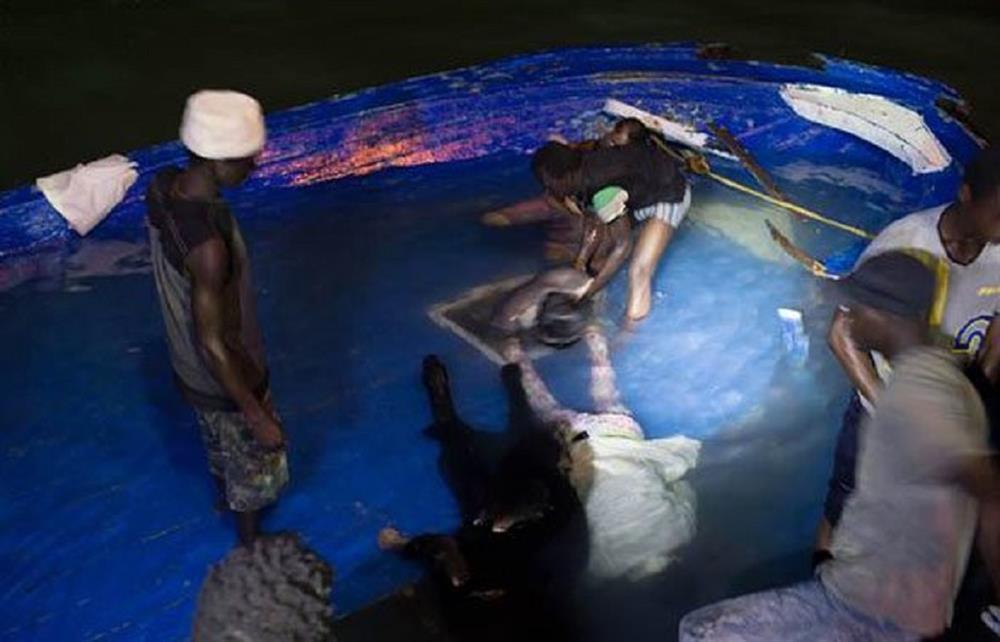 Göçmen botu battı: 120 kişi boğularak can verdi