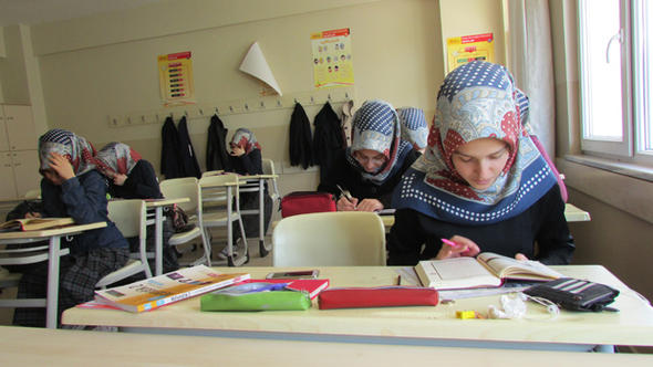 İlahiyat Mezunları Din Kültürü Ve Ahlak Bilgisi Dersinde Öğretmen Olabilecekler mi