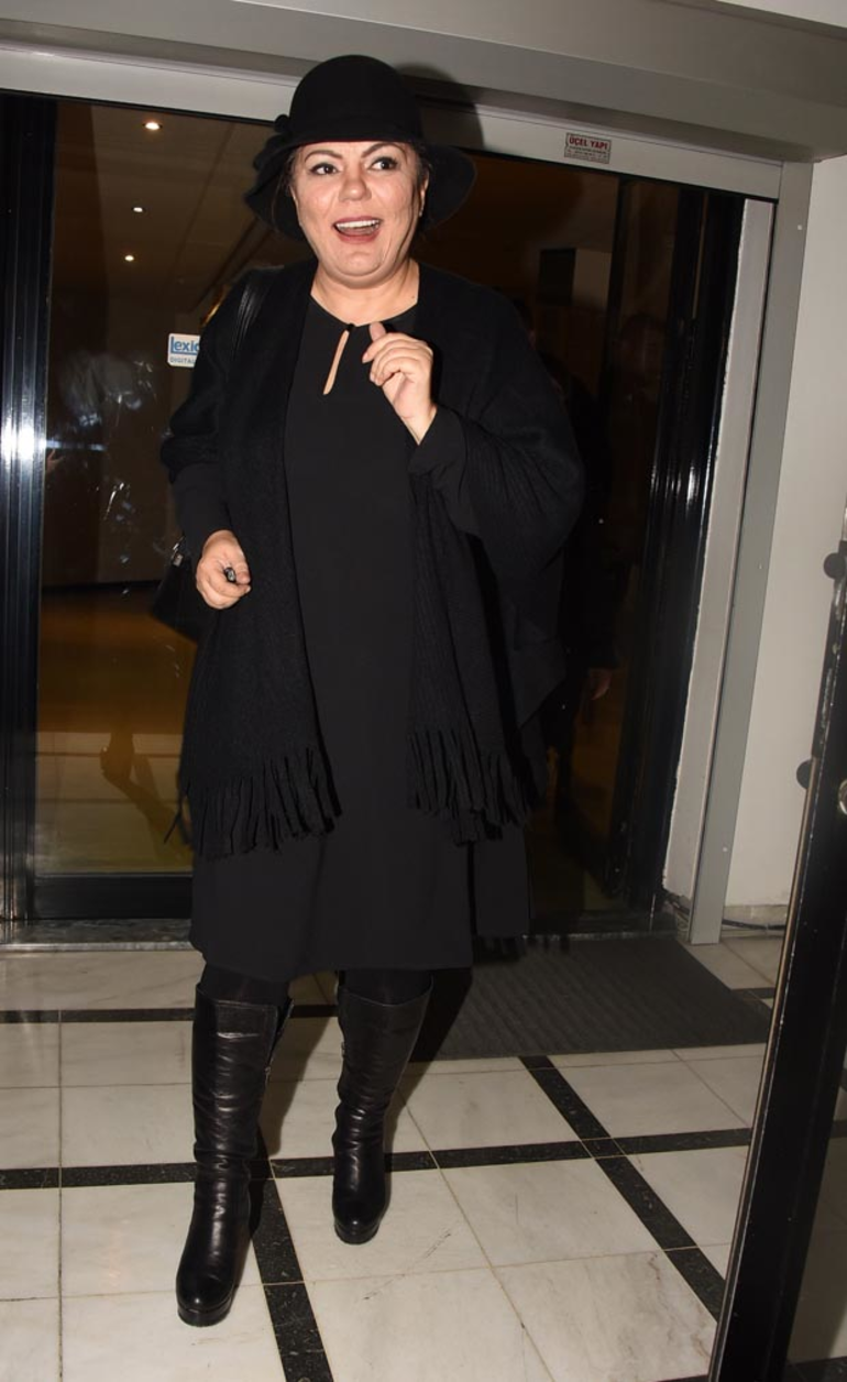 Sinan Akçıl Ve İzel'in Yeni Şarkısı | Sevgililer mi