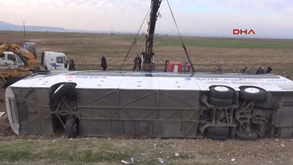 Silopi'de Irak'a yolcu taşıyan otobüs devrildi