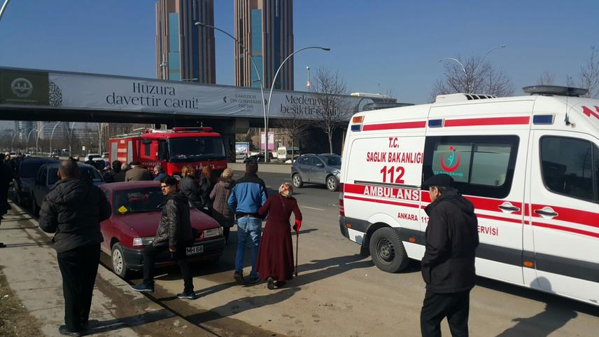 Ankara Metrosunda Genç Kız Raylara Düştü