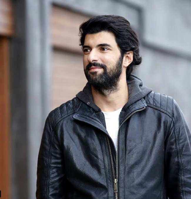 Bestemsu Özdemir kimdir, kaç yaşında? Engin Akyürek ile sevgililer mi?