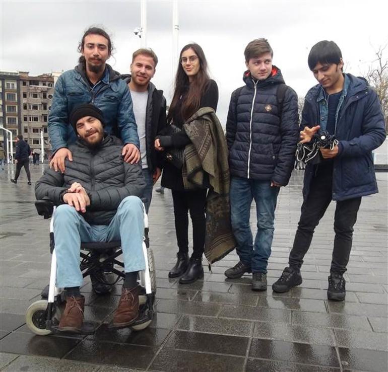 Taksim'de Kadına Yönelik Sosyal Deneye Engelli Vatandaş Müdahale Etti