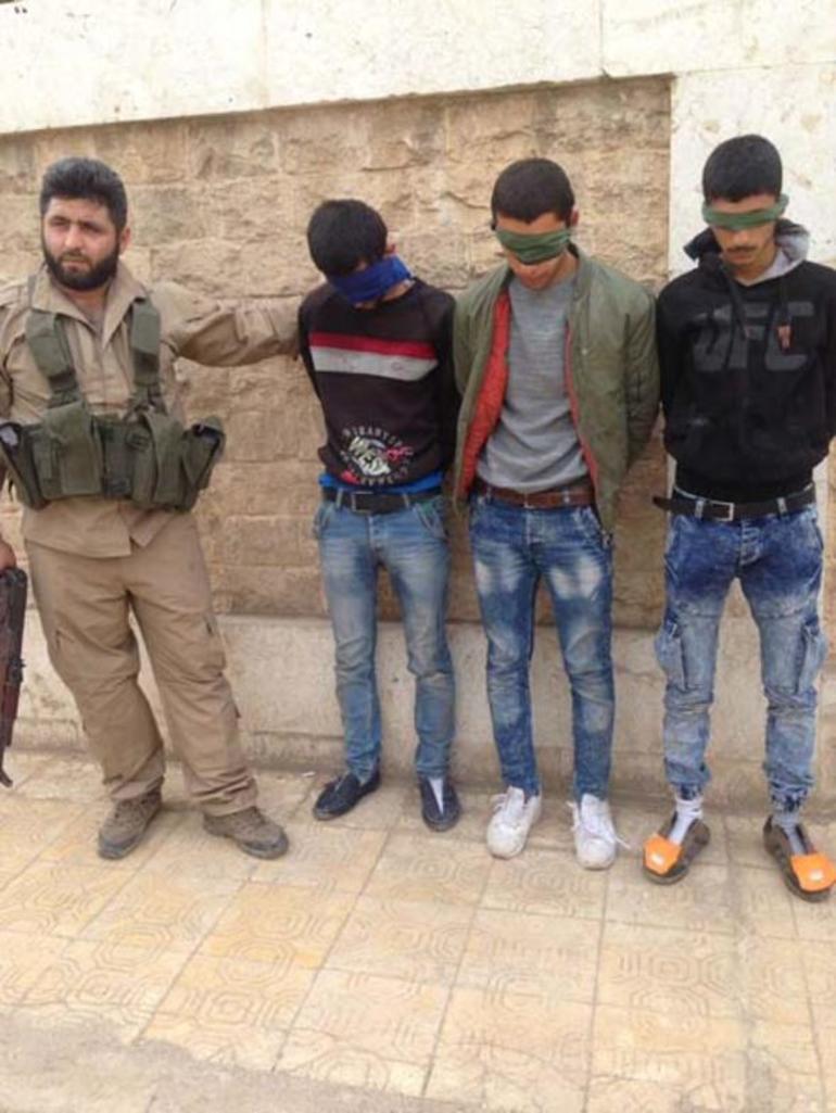 Muhtarlar ve Afrin Halkı 18 Teröristi TSK'ya Teslim Etti