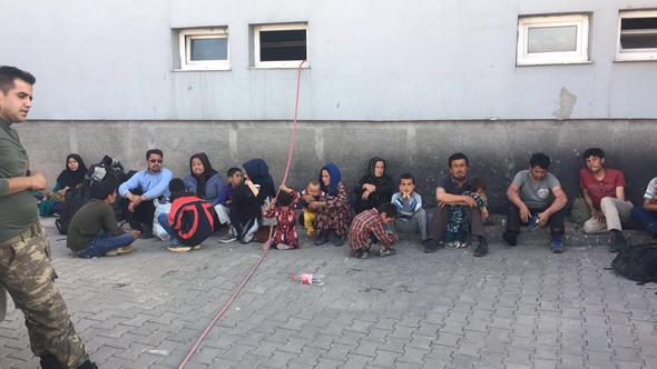 Taliban'ın Vahşetinden Bıkan Afganlar Göçe Devam Ediyor