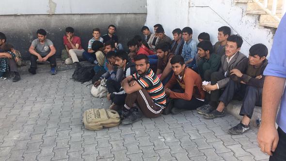 Taliban'ın Vahşetinden Bıkan Afganlar Göçe Devam Ediyor