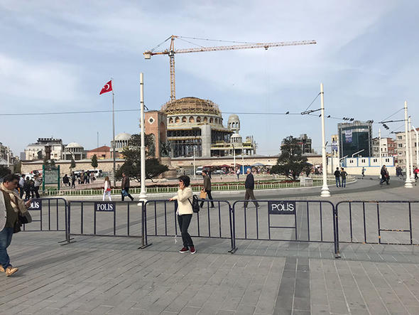 Taksim'de Eylem Yapacak CHP'lilere TOMA Sürprizi