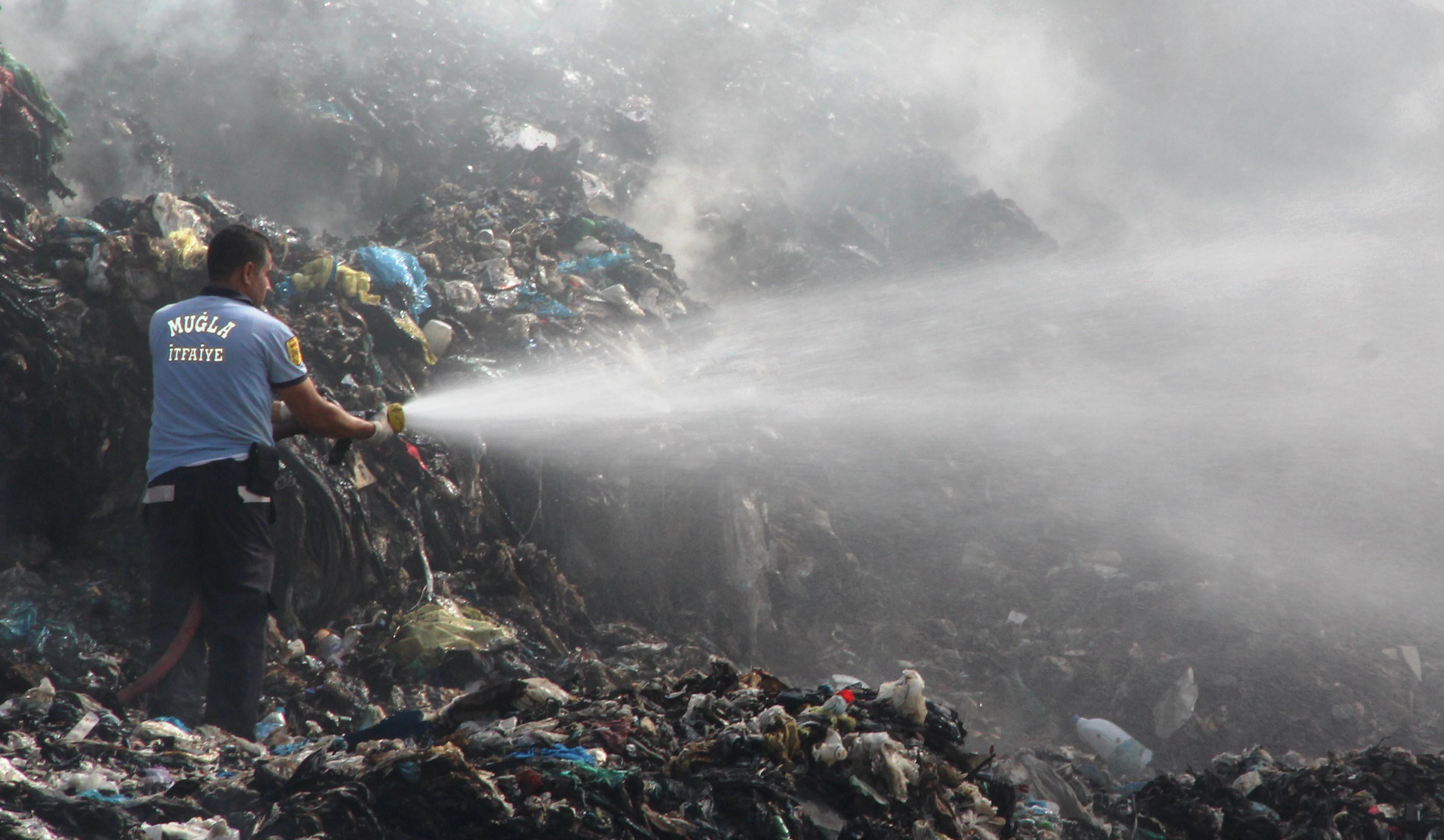 Çöplükte başlayan yangın Bodrum'a zehir saldı