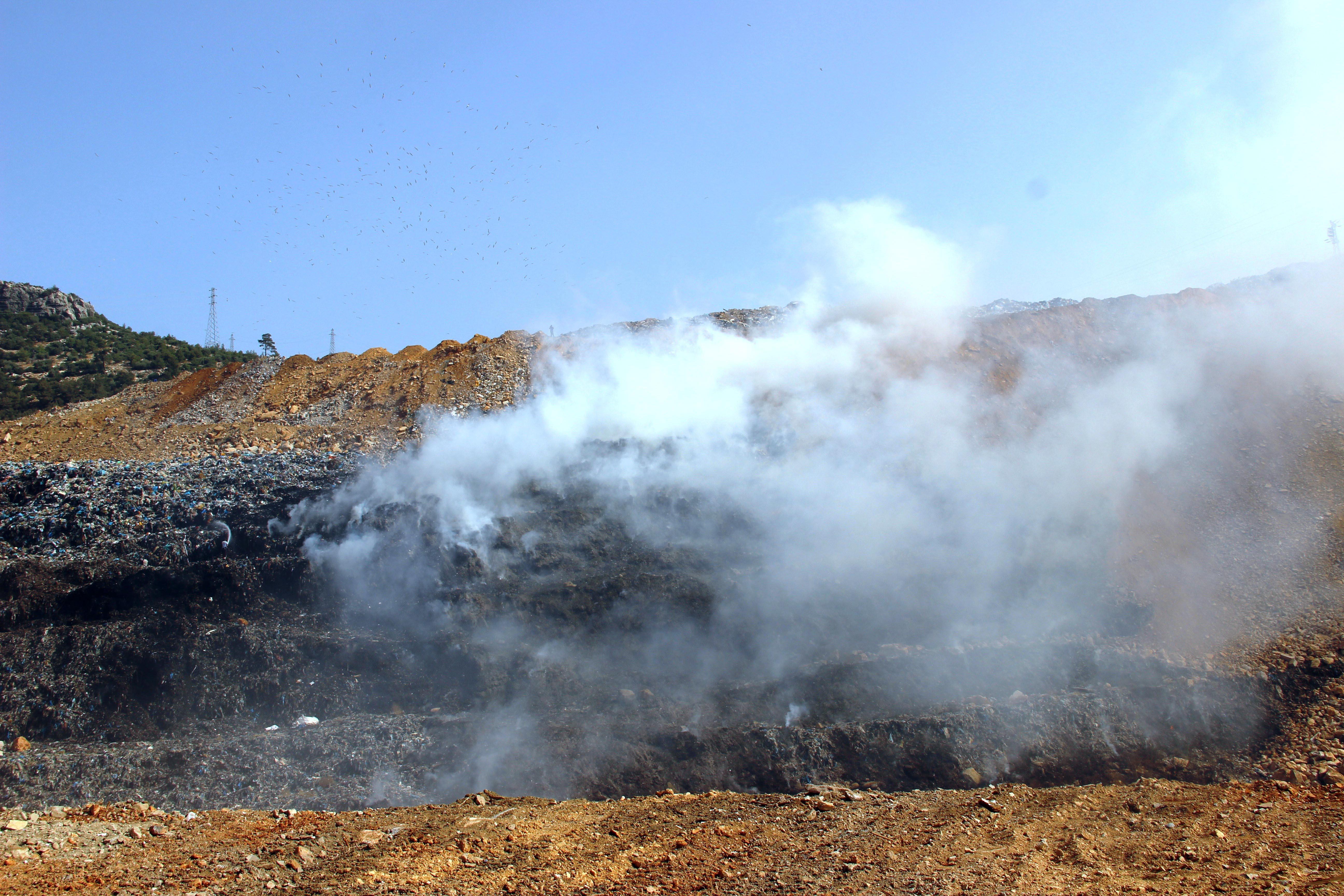 Çöplükte başlayan yangın Bodrum'a zehir saldı