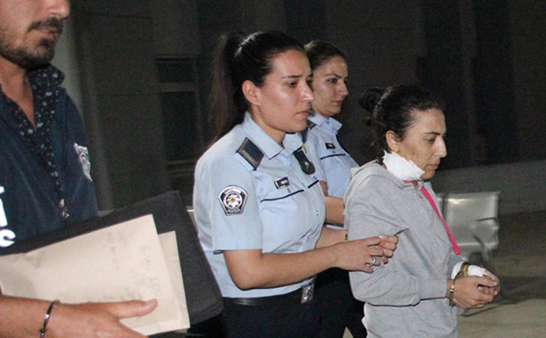 Oğlunu 17 bıçak darbesiyle öldüren anneden kan donduran detay!