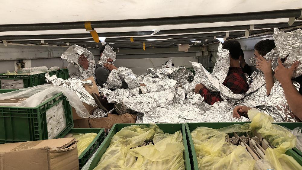 Pendik'te alüminyum folyoya sarılı 7 kaçak göçmen gözaltına alındı