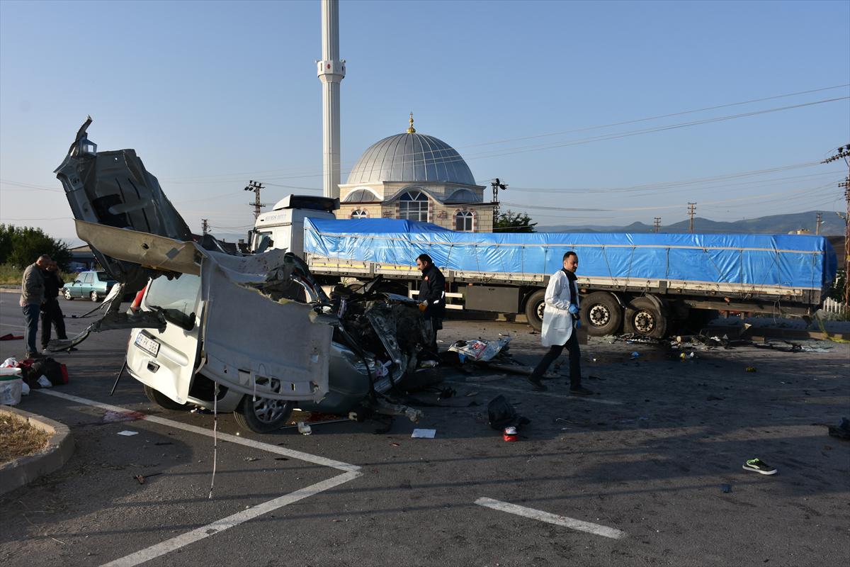 Amasya'da korkunç kaza: Aynı aileden 3 kişi öldü 6 kişi yaralandı