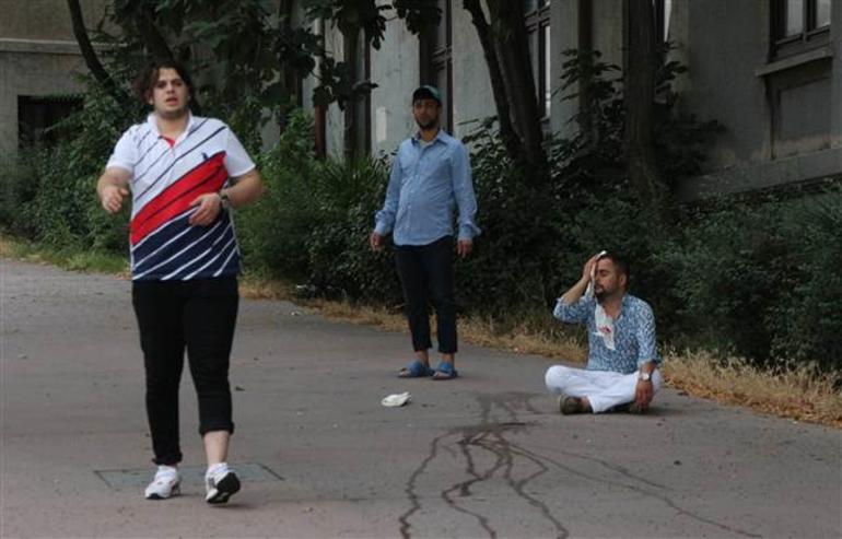 Beyoğlu'nda 2 araç kafa kafaya çarpıştı: 3 yaralı
