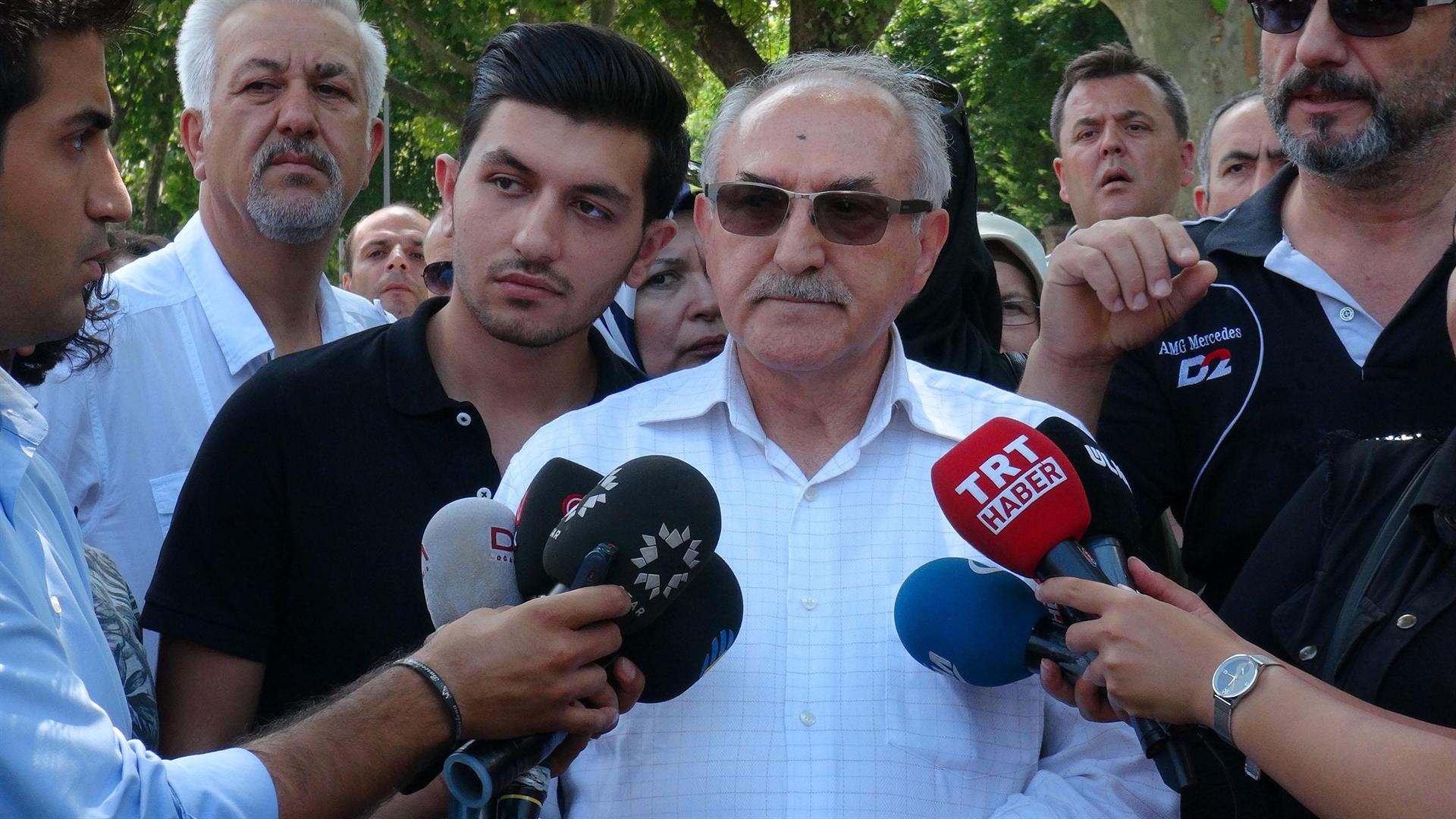 Adnan Oktar'a destek eylemi 'Kendim ve çocuklarım yoluna feda olsun'