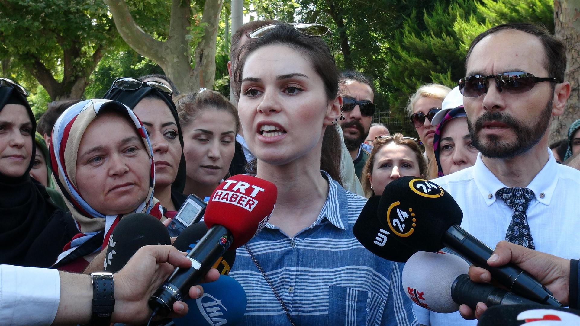 Adnan Oktar'a destek eylemi 'Kendim ve çocuklarım yoluna feda olsun'