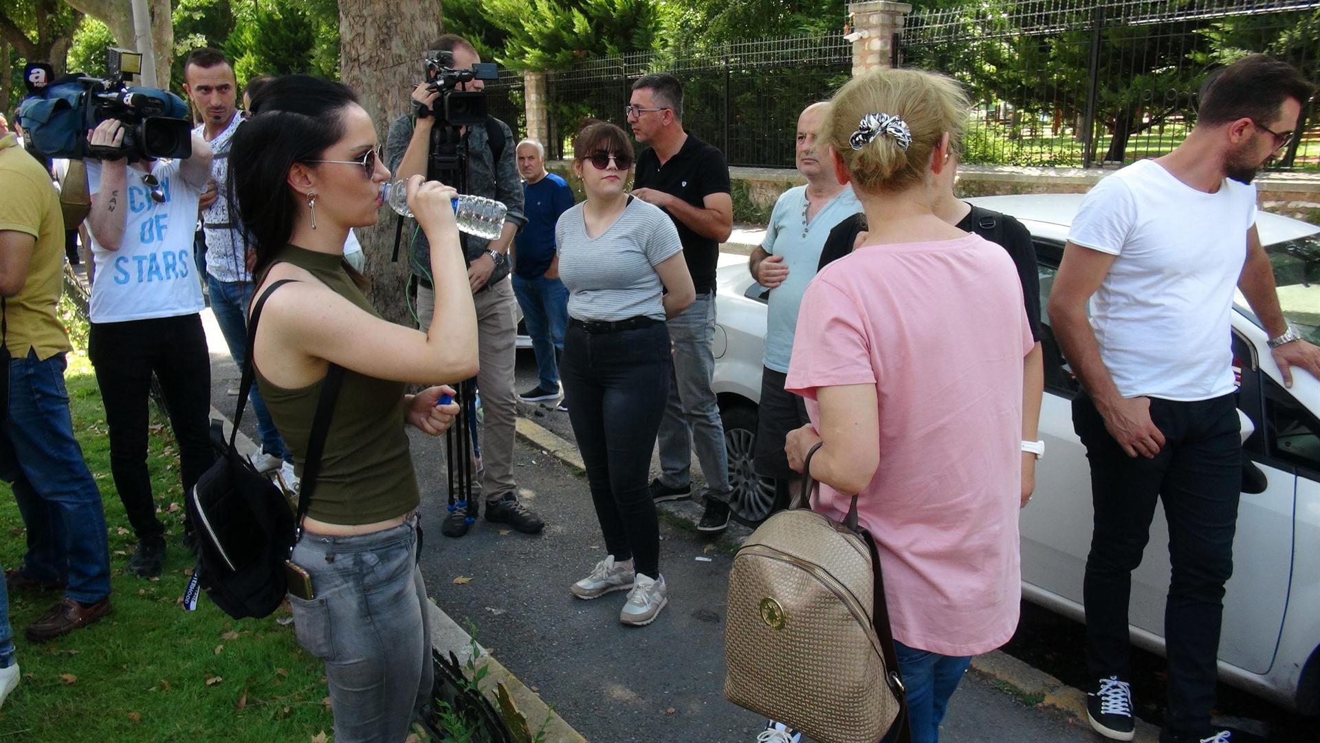 Adnan Oktar'a destek eylemi 'Kendim ve çocuklarım yoluna feda olsun'