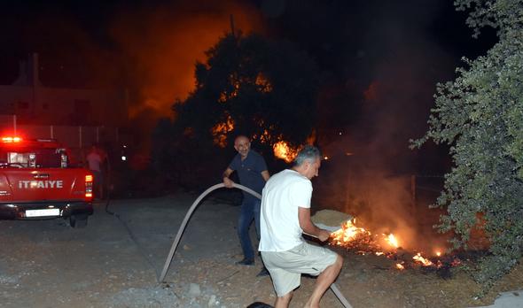 Bodrum'da gece çıkan yangın herkesi korkuttu