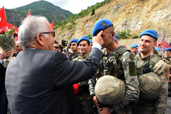 Karadeniz’de PKK’yı bozguna uğratan kahramanlar böyle karşılandı