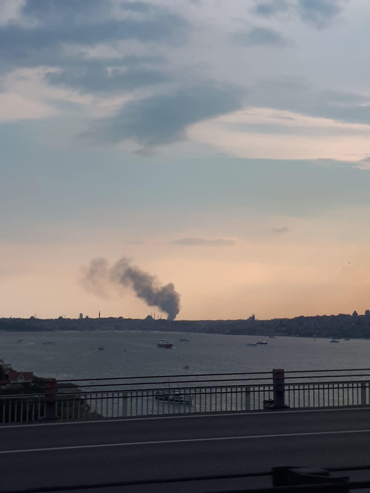 Veliefendi Hipodromu'nda yangın!