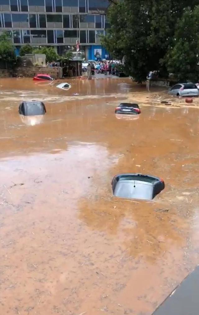 Yunanistan'ı şimdi de sel vurdu!