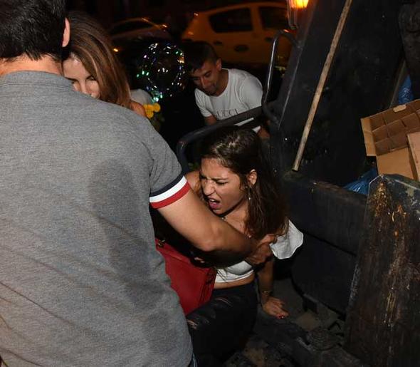 Türkan Şoray'ın kızı Yağmur Ünal kimdir? Çöp arabasının içine düştü