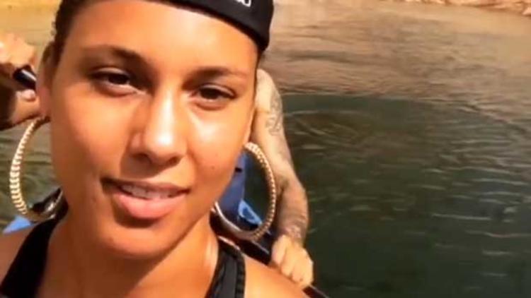 Alicia Keys kimdir? "Halkalı Şeker" eşliğinde yüzen dünyaca ünlü yıldız