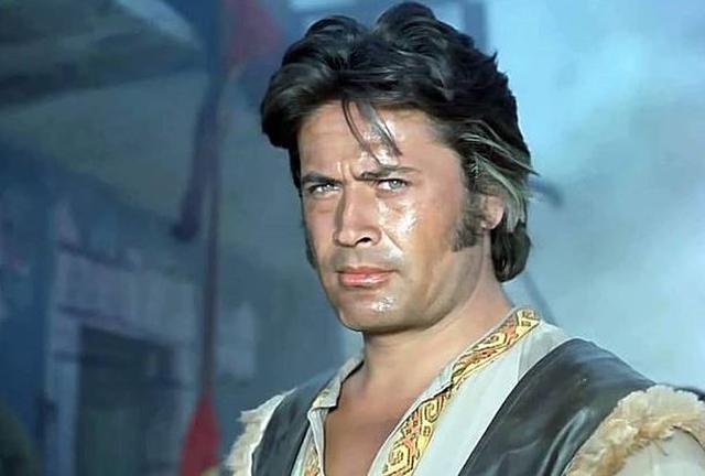 Cüneyt Arkın'dan haber var! Hastaneden çıktı mı?