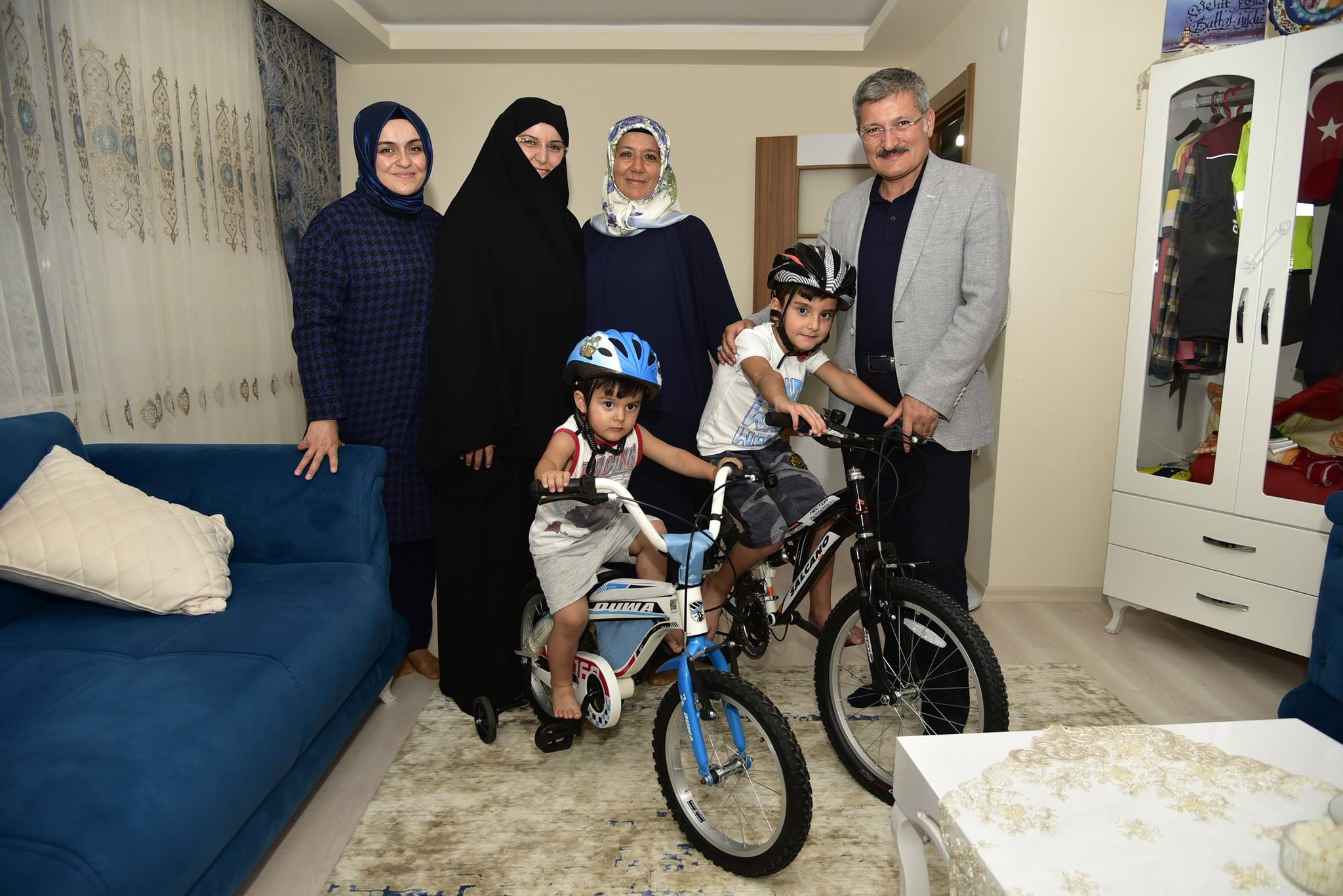 Kenan Şahin'den şehit Battal Yıldız'ın sünnet olan çocuklarına ziyaret