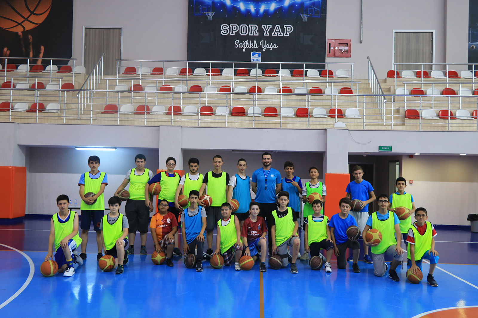 Pendikli öğrenciler yazı sporla değerlendiriyor