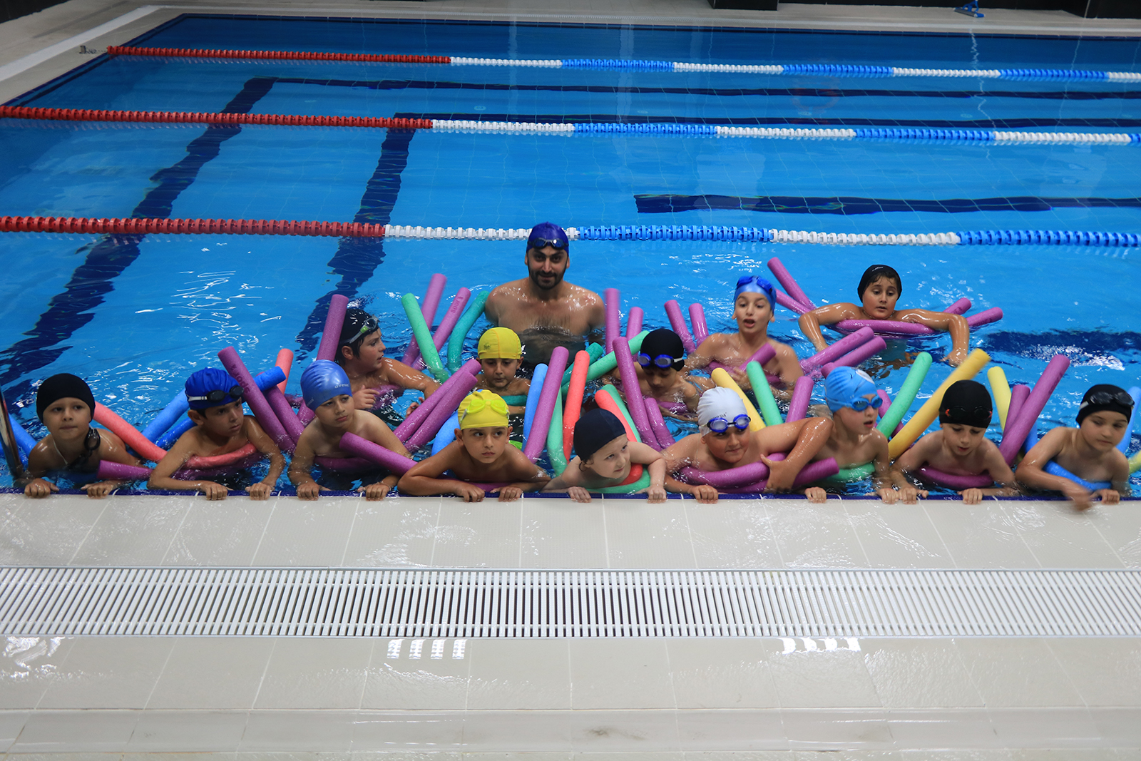 Pendikli öğrenciler yazı sporla değerlendiriyor