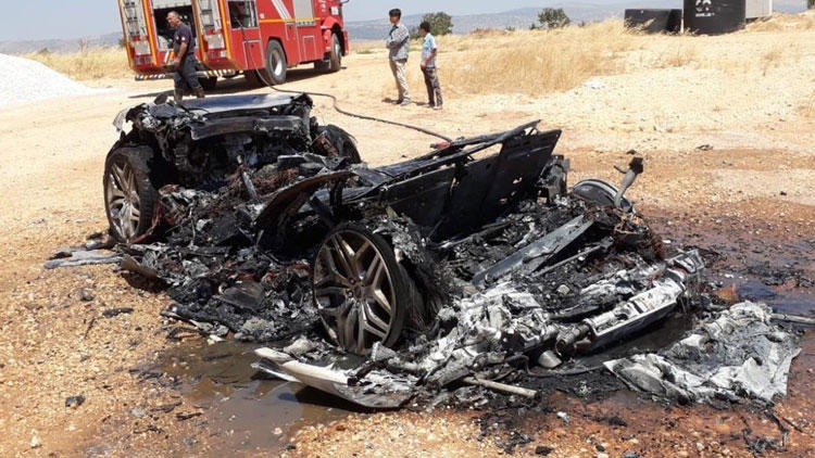 Kahramanmaraş'ta lüks cip adeta eridi!