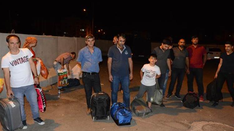 Şoförden klima açmasını isteyince gece vakti Şanlıurfa'da indirildiler