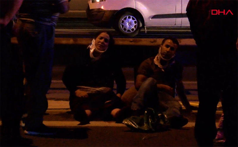 Ataşehir'de TIR, minibüse arkadan çarptı! Küçük kız şoka girdi