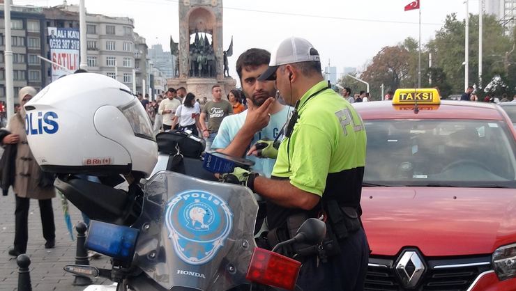 Kurallara uymayan sürücülerece ceza yağdı: Milyonları ilgilendiriyor