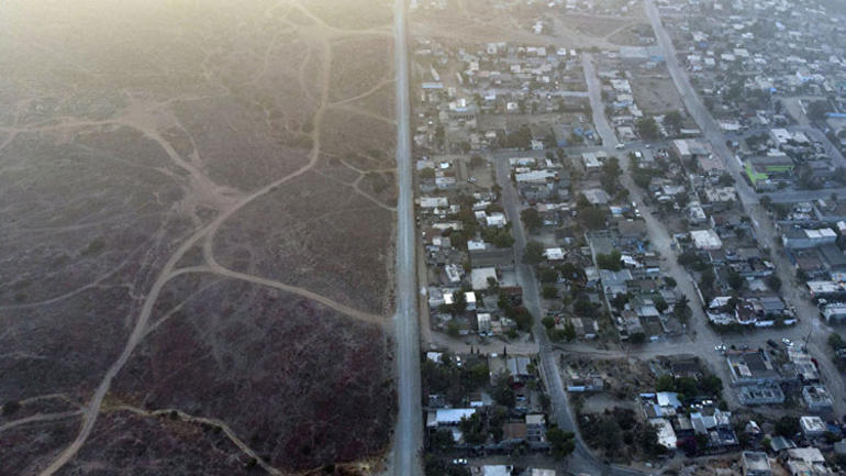 Trump'tan tehdit: ''Saldırıya devam ederseniz sınıra asker yollarım. ''