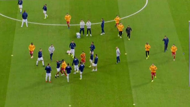 Derbi öncesi sahada Ayew ve Donk gerginliği!