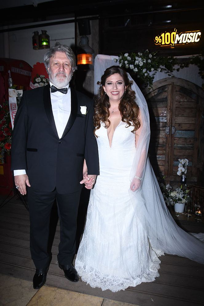 Burhan Şeşen'le Gizem Duman evlendi | Gizem Duman kimdir?