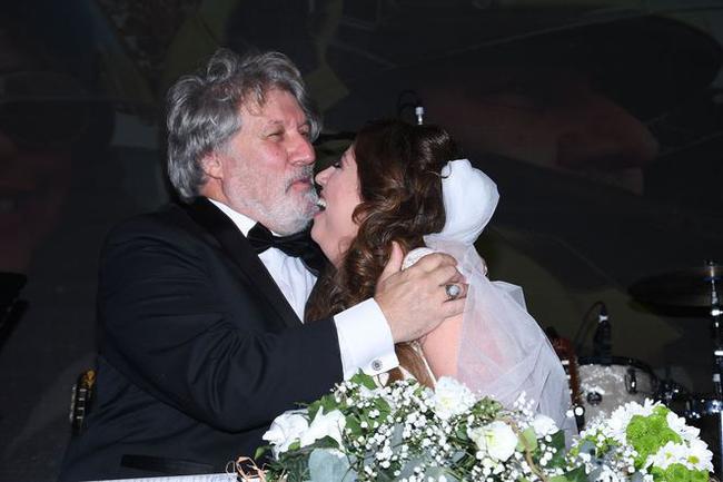 Burhan Şeşen'le Gizem Duman evlendi | Gizem Duman kimdir?